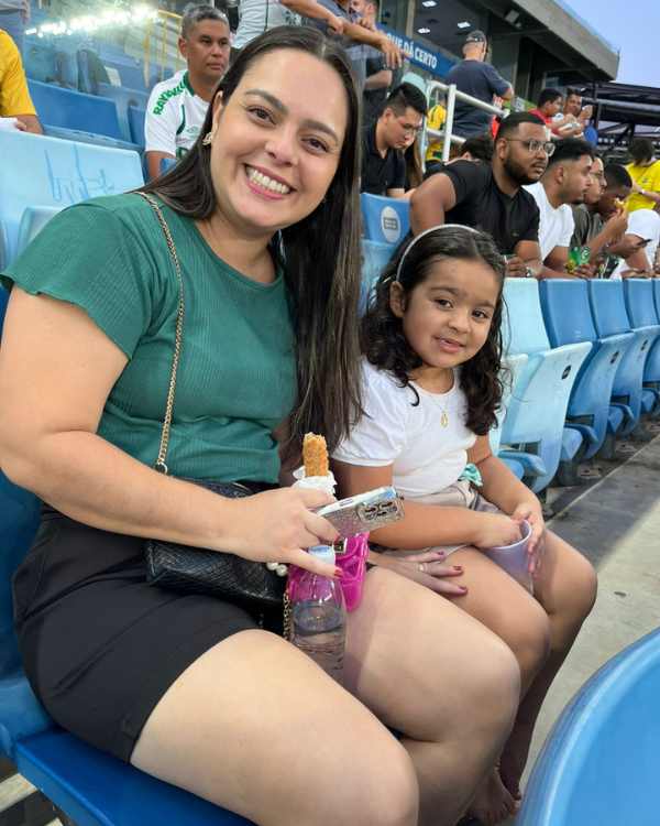 torcedores pai e filho e familia na rena