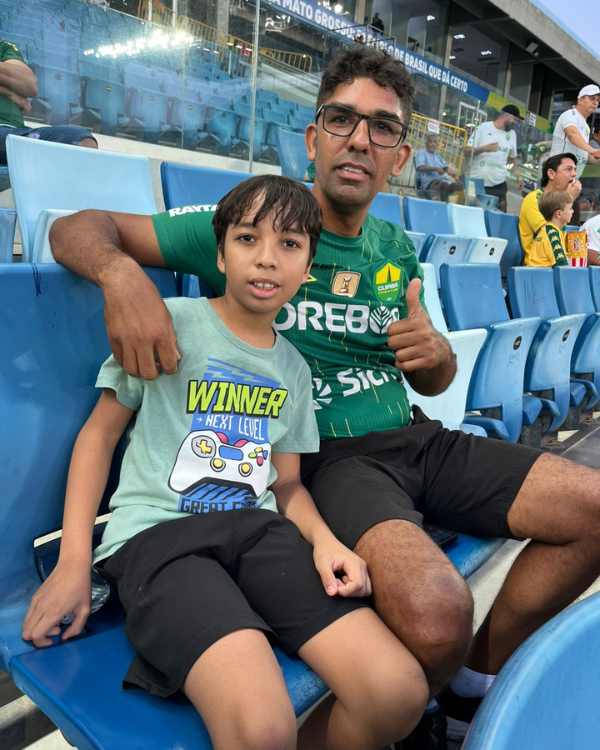 torcedores pai e filho e familia na rena