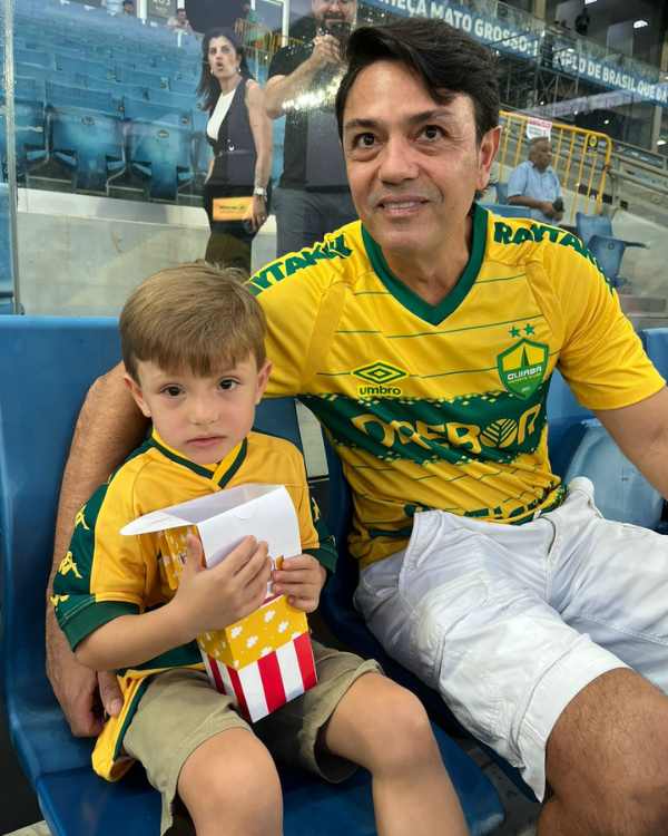 torcedores pai e filho e familia na rena