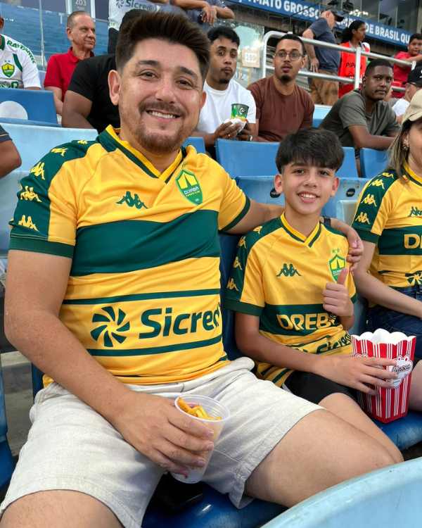 torcedores pai e filho e familia na rena