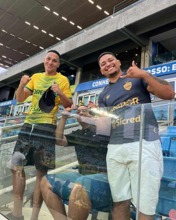 torcedores pai e filho e familia na rena