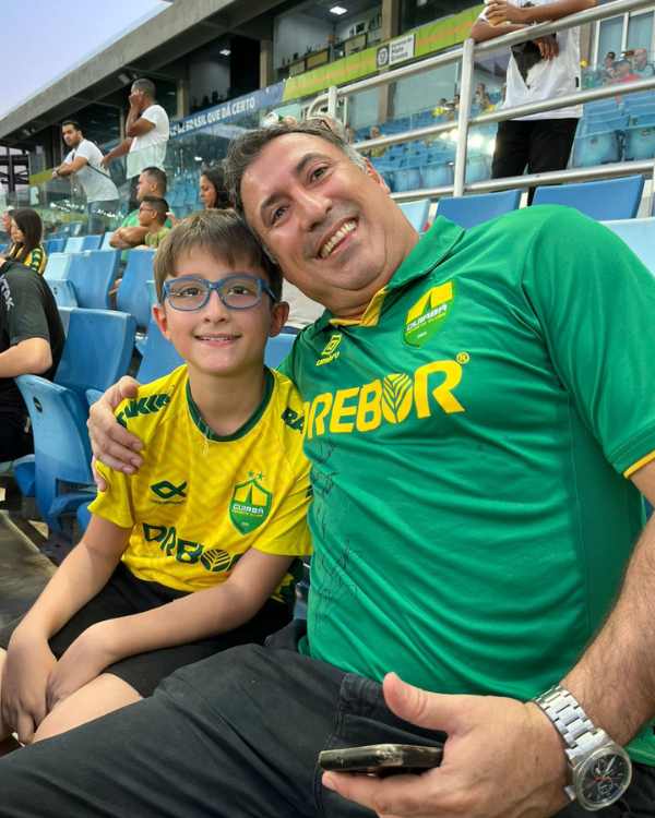 torcedores pai e filho e familia na rena