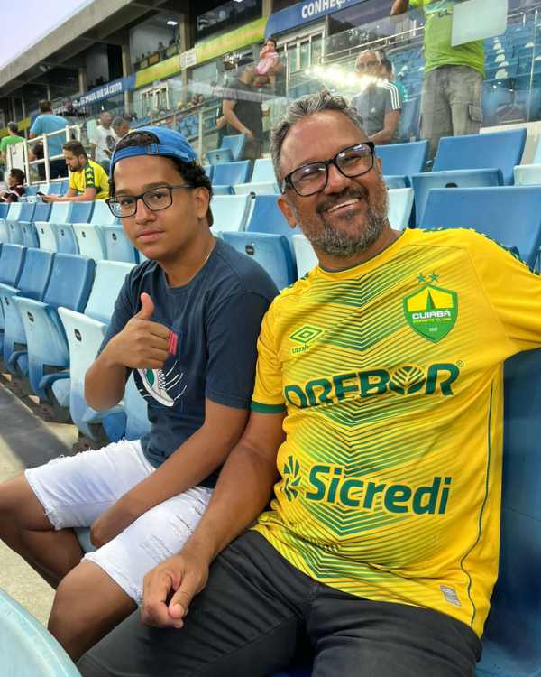 torcedores pai e filho e familia na rena