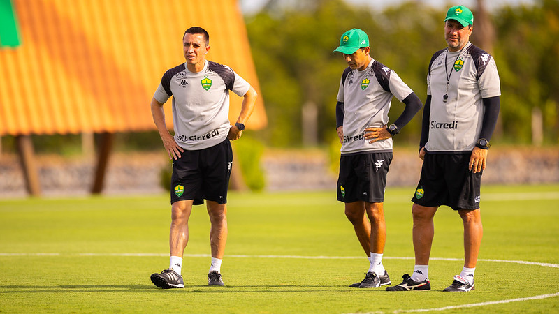 Cuiabá recebe Várzea Grande obrigado a vencer