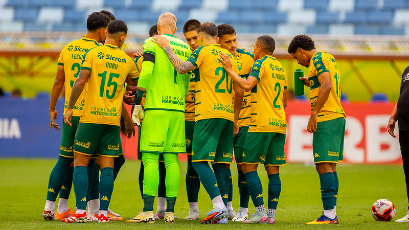 Derrota no apagar das luzes acende alerta no Cuiabá