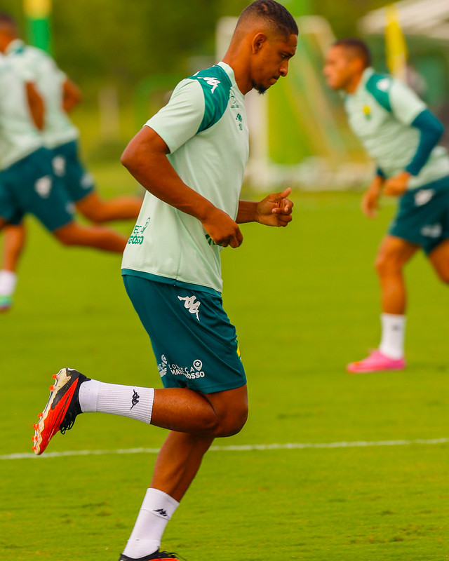 Hernandes participa de treino do Cuiabá no CT Manoel Dresch antes do jogo decisivo contra o Sport Sinop pelo Campeonato Mato-grossense 2026.