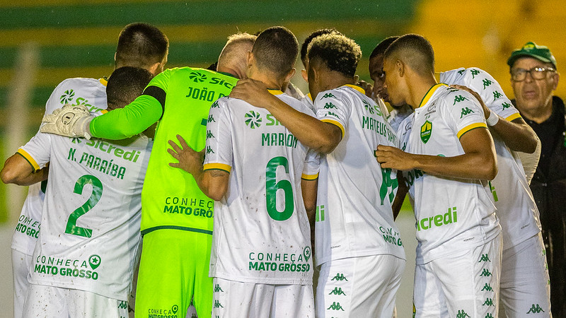 Cuiabá se despede do Mato-grossense em duelo dramático