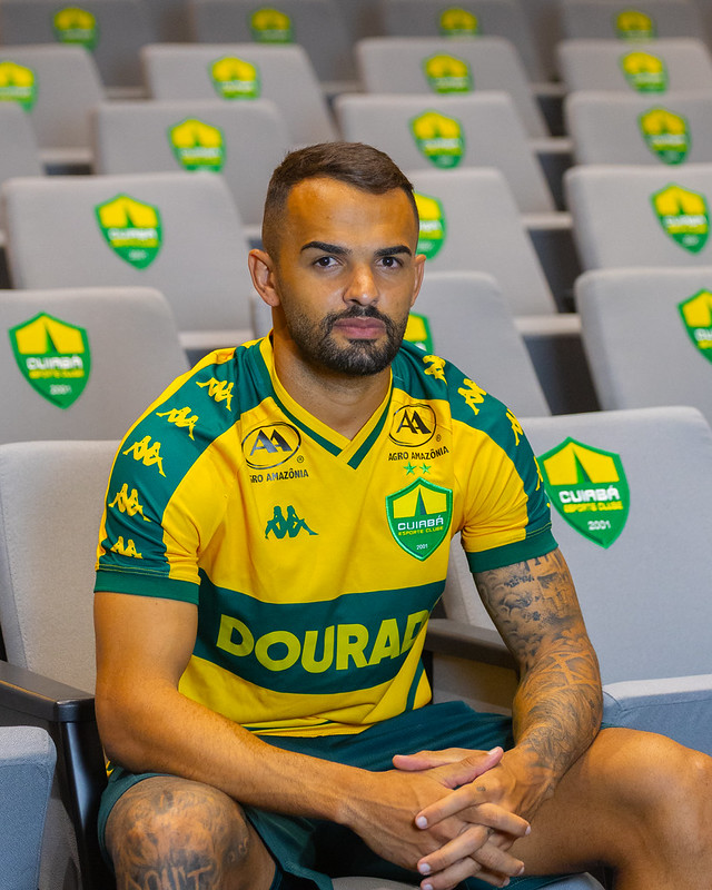 Eric Melo durante apresentação oficial no Cuiabá Esporte Clube, reforço para a Copa do Brasil.