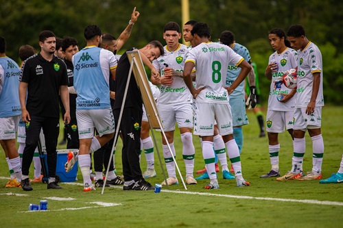 CUIABÁ É GOLEADO E LIGA SINAL VERMELHO NA BASE