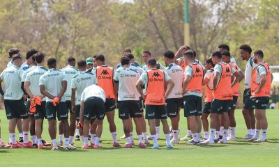 JOGADORES DO CUIABA EM CIRCULO NO MEIO DO CAMPO ANTES DO TREINO NO CT MANOEL DRESCH
