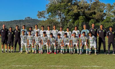 Equipe Sub-14 do Cuiabá Esporte Clube reunida antes de jogo da Sfera Cup, destacando jovens talentos da base