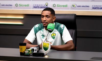 Jogador do Cuiabá concede entrevista coletiva representando o clube após partida do Brasileirão Sub-20
