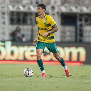 Cuiabá enfrenta a Ponte Preta pela Série B na Arena Pantanal. Dourado busca vitória para seguir na briga pelo G6 e estreia camisa rosa.