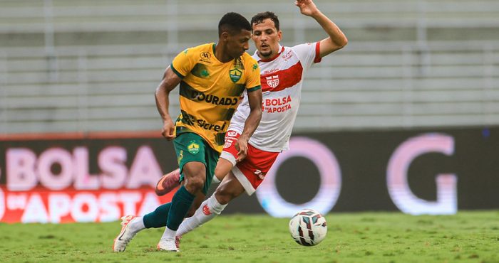 Cuiabá perde por 3 a 0 para o CRB pela Série B. Dourado permanece com 40 pontos e agora enfrenta a Ponte Preta na Arena Pantanal.