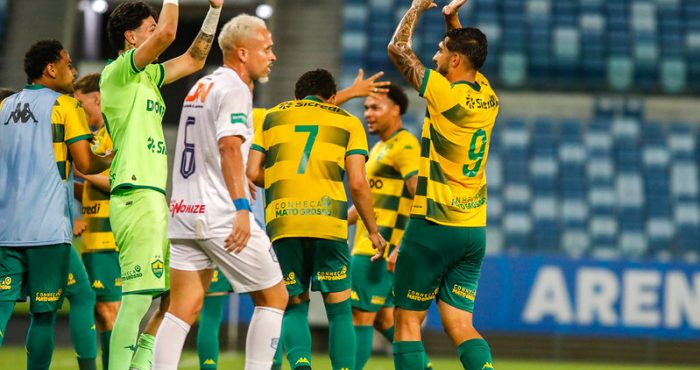 Cuiabá vence o Cacerense por 2 a 0 na Arena Pantanal, mantém 100% na Copa FMF e chega aos 12 pontos com campanha perfeita.
