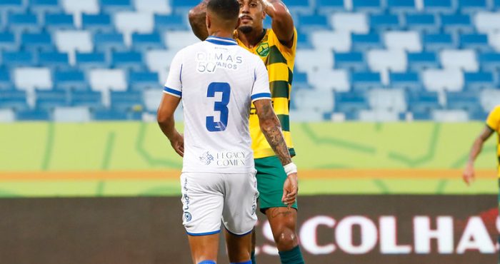Cuiabá perde para o Avaí por 1 a 0, cai na tabela da Série B e vê o acesso mais distante. Capitão Raul pede desculpas à torcida.