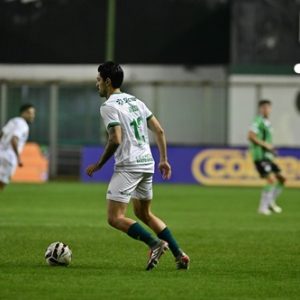 Cuiabá perde por 1 a 0 para o América-MG e complica o acesso à Série A. Veja como foi o jogo e o próximo desafio contra o São Bernardo.