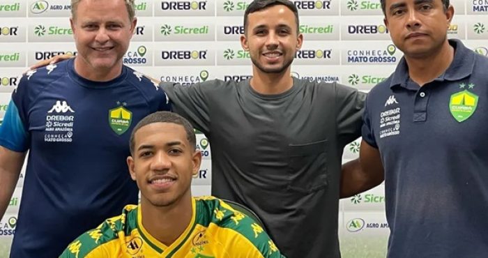 "Foto de Aiyran Vieira, atacante de 16 anos, que foi contratado pelo Cuiabá após se destacar no Botafogo."