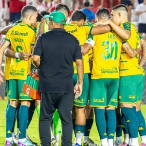 Cuiabá perde para o Náutico nos Aflitos, cai na tabela da Série B e fica próximo da zona de rebaixamento. Confira análise completa do jogo.