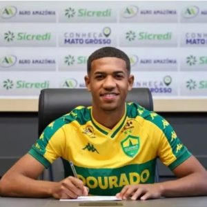 Cuiabá confirma venda de 60% dos direitos de Aiyran ao Flamengo. Dourado mantém 40% do jovem atacante formado no clube.