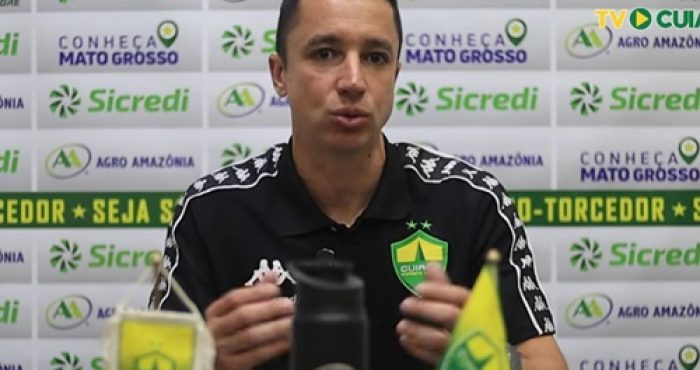 Eduardo Barros questiona pênalti contra o Cuiabá e valoriza empate com Novorizontino. Técnico projeta reta final em busca do G6.