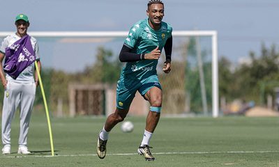 Atacante Derik Lacerda durante treino intenso no Cuiabá EC, se preparando para o confronto decisivo entre Cuiabá x Primavera