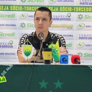 Eduardo Barros concede entrevista coletiva após empate do Cuiabá na Arena Pantanal, analisando o desempenho da equipe e cobrando maior eficiência ofensiva na Série B do Campeonato Brasileiro.