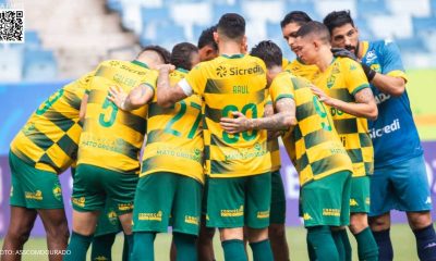 Cuiabá vence o líder Vila Nova por 1 a 0 com gol de Calebe nos acréscimos, conquista a terceira vitória seguida e sobe na Série B.