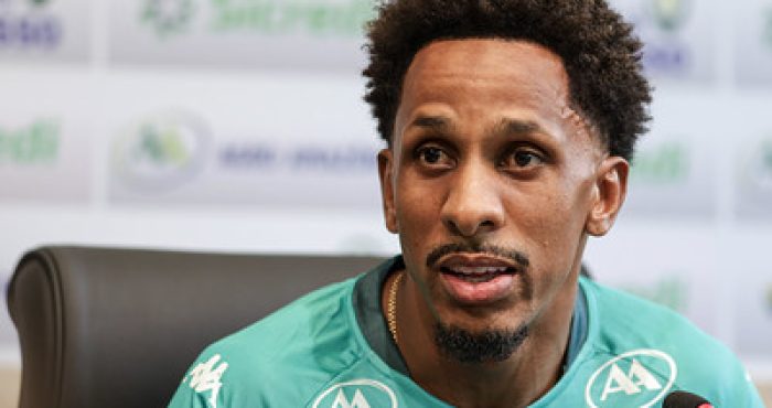 "Lucas Mineiro em entrevista falando sobre a final do Campeonato Mato-grossense e a busca do Cuiabá pelo pentacampeonato."