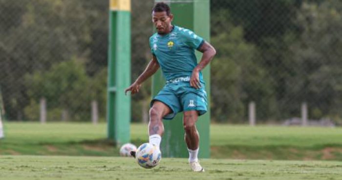 Ruan, jogador do Cuiabá EC, se destaca como líder de assistências na equipe, demonstrando habilidade e visão de jogo excepcionais.