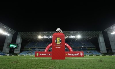 a bola do brasielrao serie b posionada para entrada dos jogadores
