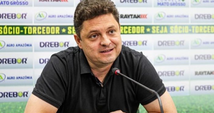 Presidente do Cuiabá Esporte Clube durante entrevista coletiva, falando sobre patrocínio, temporada 2026 e projetos do clube