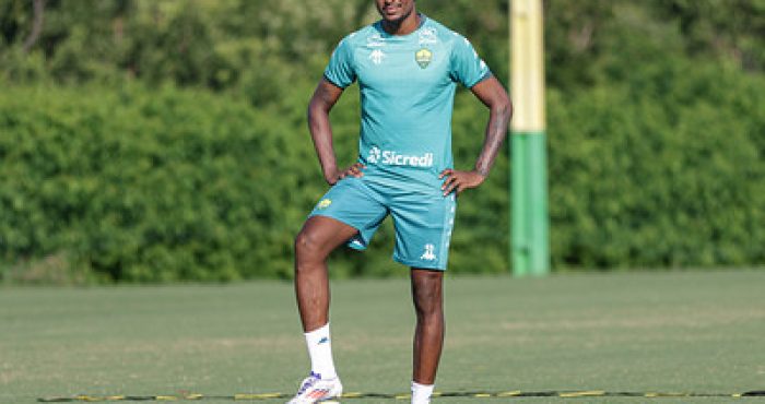 O Cuiabá anunciou a contratação do zagueiro Guilherme Mariano