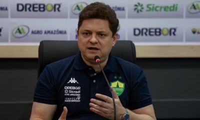 Presidente do Cuiabá durante coletiva de imprensa após vitória sobre o Goiás pela Série B